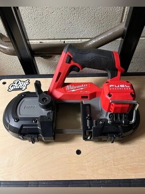 Milwaukee M12 Band Saw